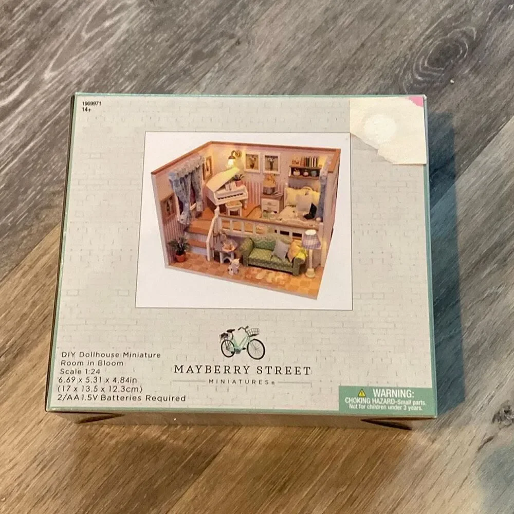 Mayberry Street Miniature Dollhouse DIY Kit Room In Bloom  1:24 Scale